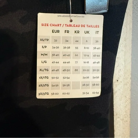 NWT SPANX Look At Me Now Black Camo Leggings Size M Women - Picture 3 of 9